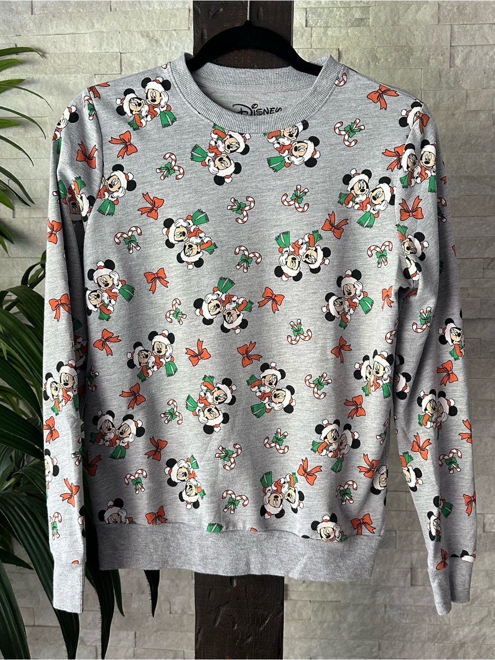 Disney Gray Mickey & Minnie Holiday Christmas Sweatshirt Size Small